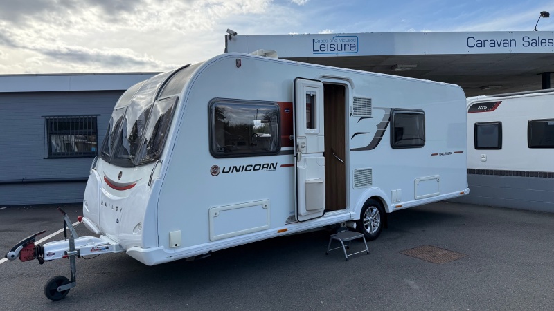 2017 Bailey Unicorn Valencia, (Fixed Bed) Alde, Air Con, Motor Mover, IMMACULATE