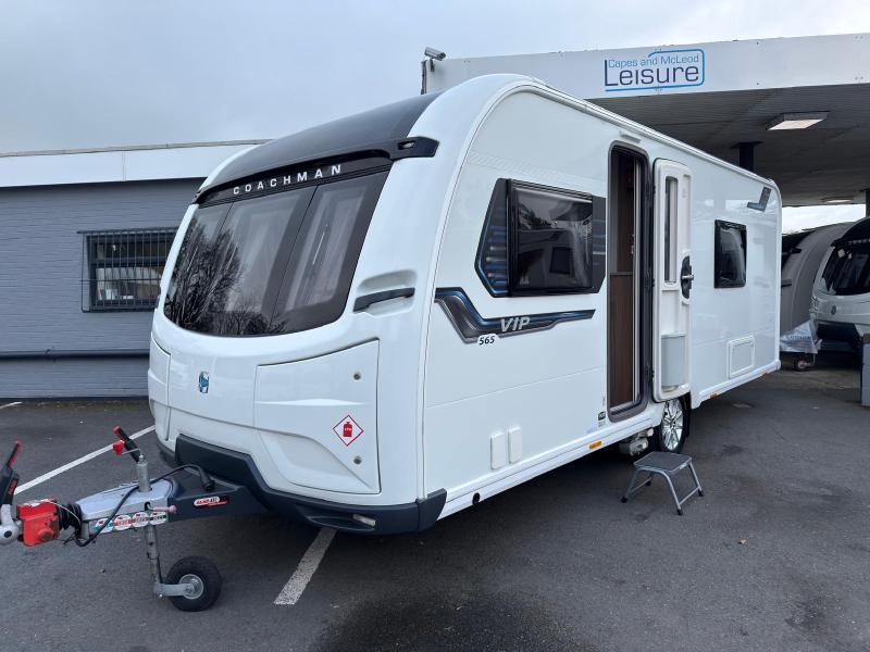 2019 Coachman VIP 565 (Twin Beds – E&P Levelling – Mover – Solar) Now Sold
