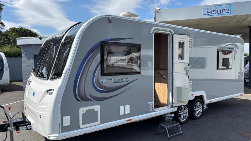 2021 Bailey Pegasus Grande SE Messina (Rear Island Fixed Bed) 4WD Motor Mover