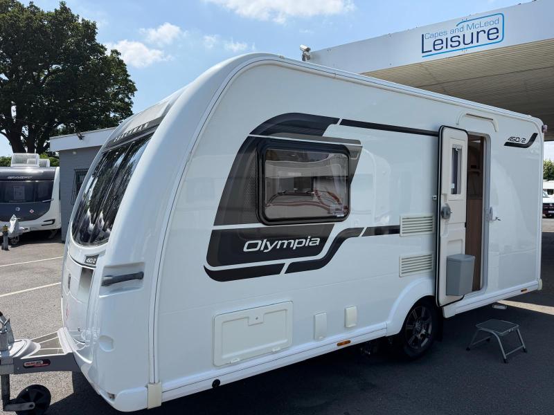 2015 Coachman Olympia 450 (End Washroom) IMMACULATE ***NOW SOLD***