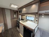 Coachman-VIP-520-17
