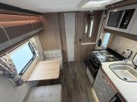 Coachman-VIP-520-53